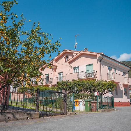 Casa Vacanze Ferrando Daire Pietra Ligure Dış mekan fotoğraf