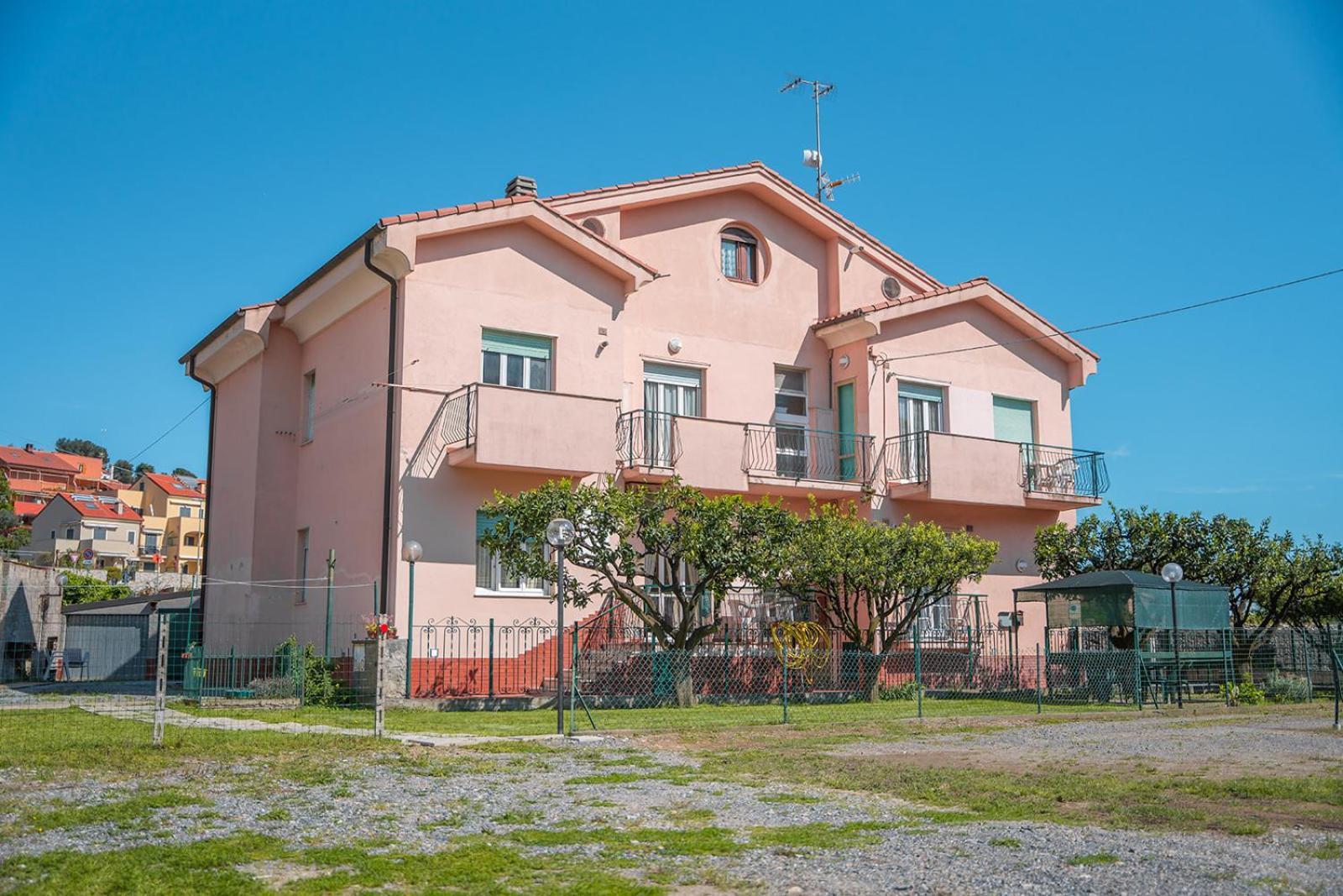 Casa Vacanze Ferrando Daire Pietra Ligure Dış mekan fotoğraf